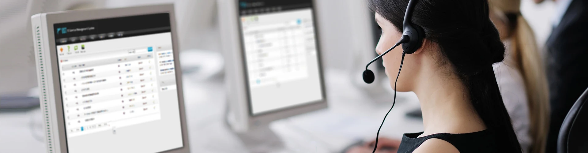 Зв'яжіться з нами